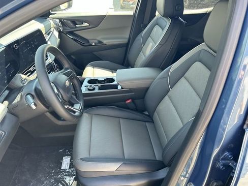 New 2026 Chevrolet Equinox LT w/ Convenience Package II FWD image 12