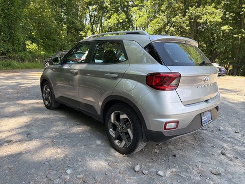 Certified 2023 Hyundai Venue SEL FWD image 4