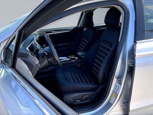 Used 2013 Ford Fusion SE FWD image 3