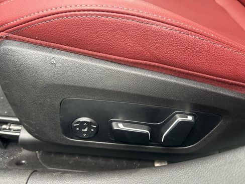 Used 2025 BMW 330i Sedan w/ M Sport Package RWD image 13