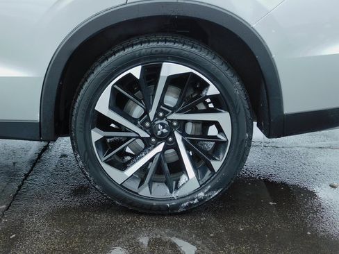 Used 2024 Mitsubishi Outlander SE image 11