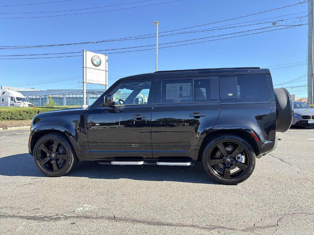 Used 2024 Land Rover Defender 110 X-Dynamic SE AWD/4WD image 11
