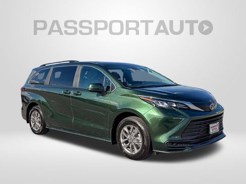 Certified 2025 Toyota Sienna LE image 11