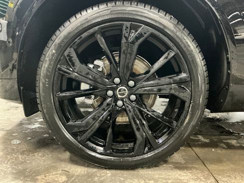 New 2026 Volvo XC60 B5 Ultra w/ Climate Package image 9