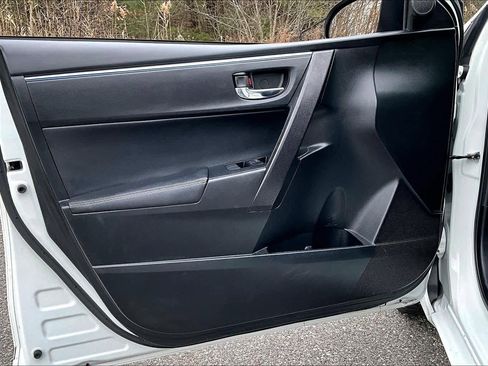 Used 2015 Toyota Corolla S image 21