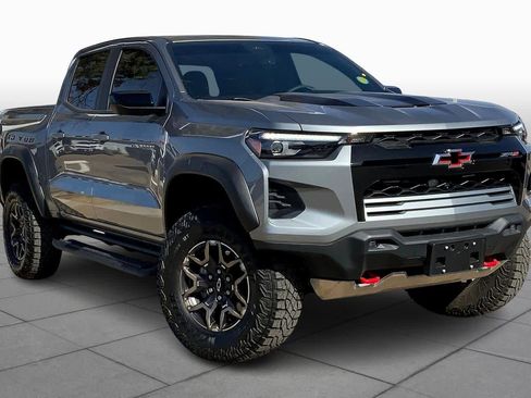 Used 2025 Chevrolet Colorado ZR2 w/ Technology Package image 2