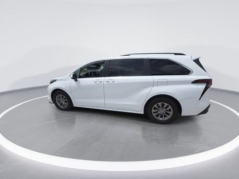 Used 2023 Toyota Sienna LE FWD image 5