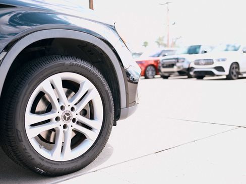 Used 2019 Mercedes-Benz GLA 250 4MATIC image 19