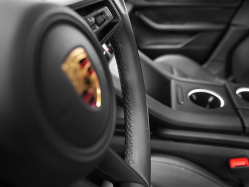 Used 2023 Porsche Taycan image 33