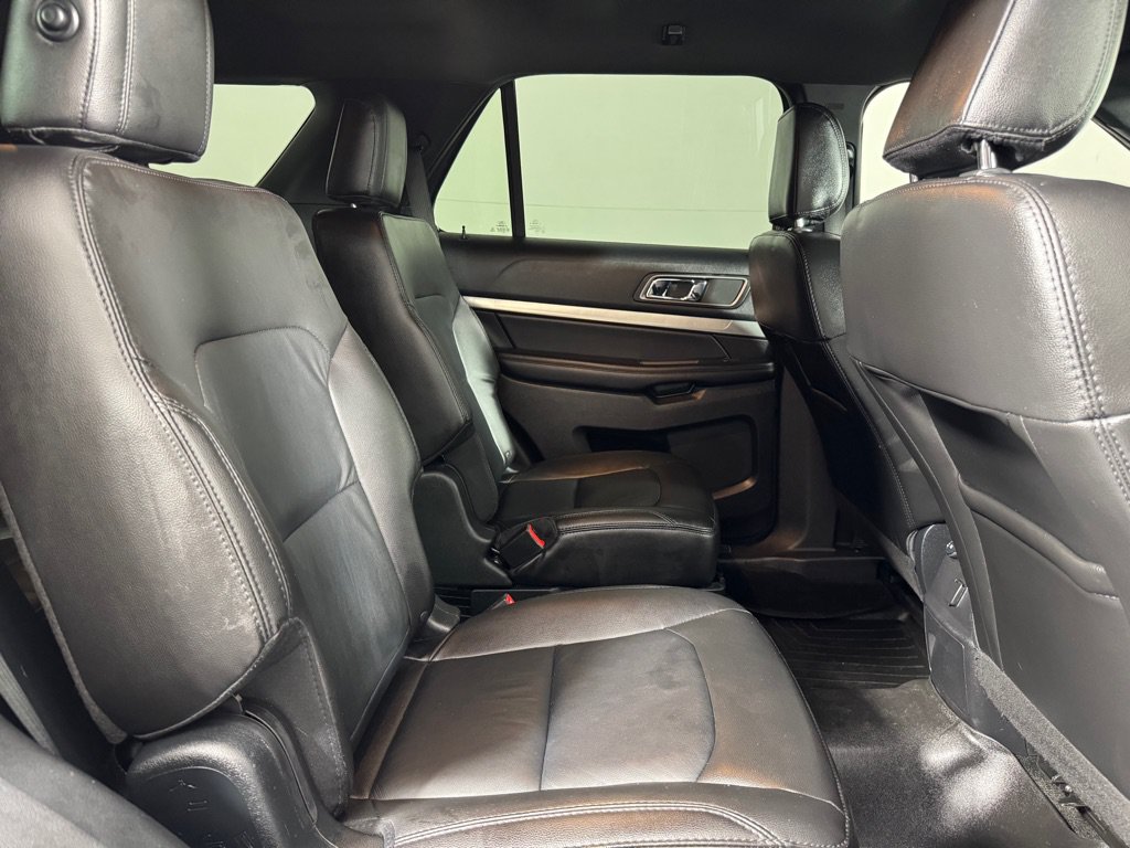 Used 2018 Ford Explorer XLT w/ Equipment Group 202A AWD/4WD image 23