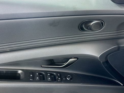 New 2025 Hyundai Elantra SEL image 19