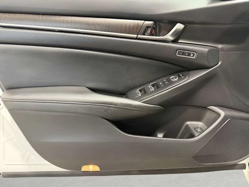 Used 2020 Honda Accord Touring image 18