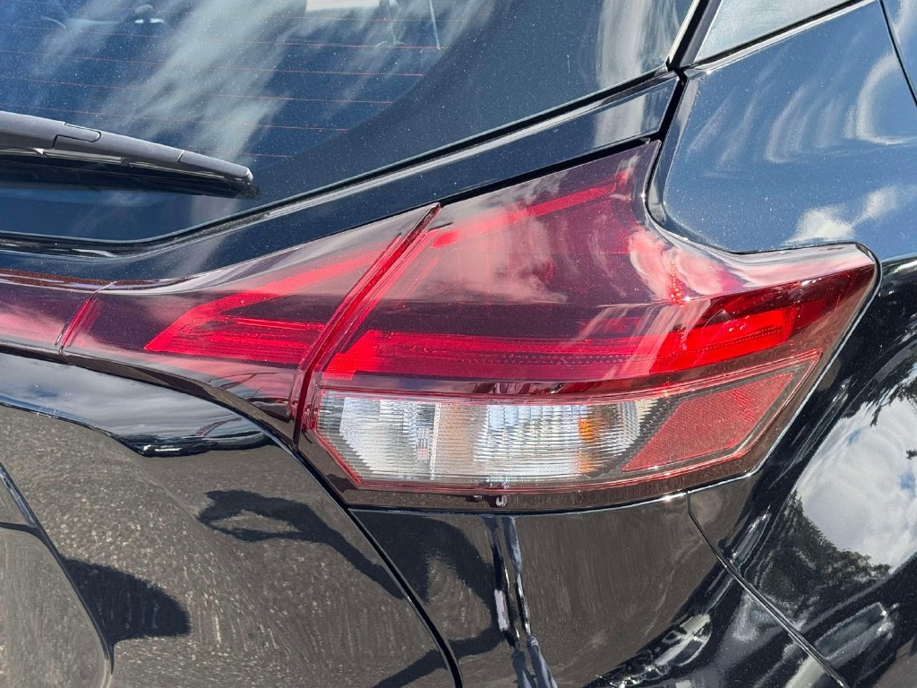 Used 2024 Nissan Kicks SV FWD image 11