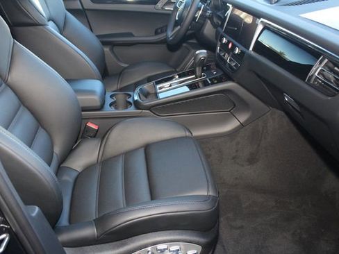 New 2026 Porsche Macan Base image 25