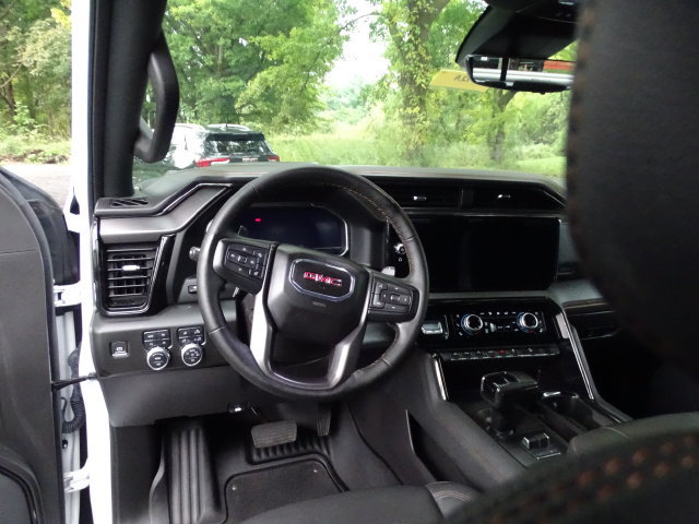 Used 2024 GMC Sierra 1500 AT4 w/ Technology Package AWD/4WD image 5