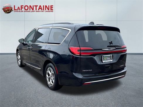 Used 2023 Chrysler Pacifica Limited image 5