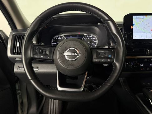 Used 2025 Nissan Pathfinder SL FWD image 15