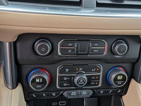 Used 2021 Chevrolet Suburban Premier image 29