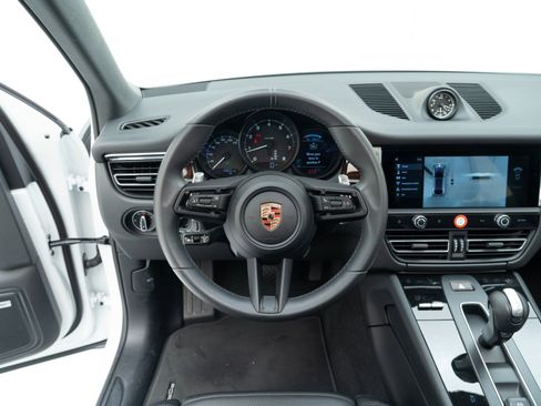 Certified 2025 Porsche Macan image 20