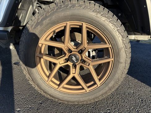 Used 2025 Jeep Gladiator Sport image 7