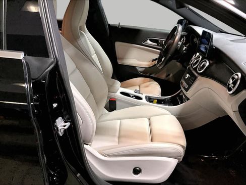 Used 2018 Mercedes-Benz CLA 250 4MATIC image 8