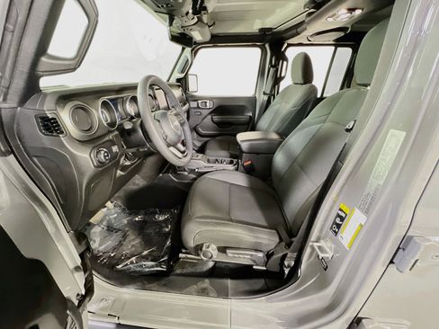 Used 2023 Jeep Gladiator Willys image 21