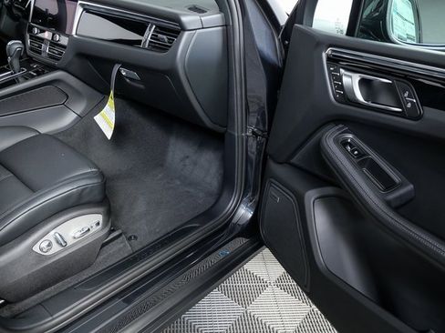 New 2026 Porsche Macan image 24