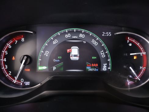 Used 2024 Toyota RAV4 XLE Premium FWD image 4