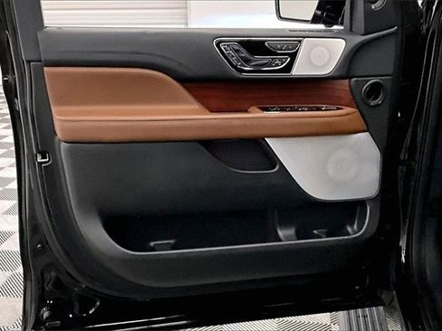 Used 2023 Lincoln Navigator Reserve image 17