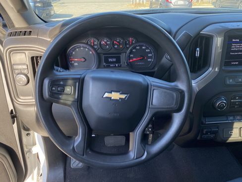 Used 2020 Chevrolet Silverado 1500 Custom w/ Custom Value Package RWD image 12