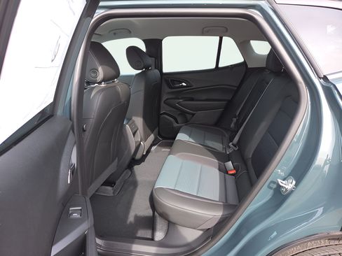 New 2026 Chevrolet Trax LT w/ LT Convenience Package FWD image 19