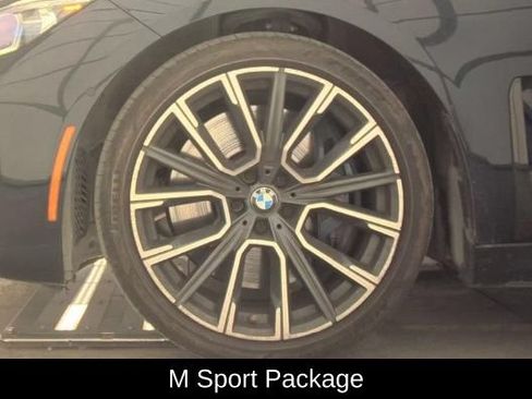 Used 2020 BMW 740i xDrive w/ M Sport Package AWD/4WD image 5