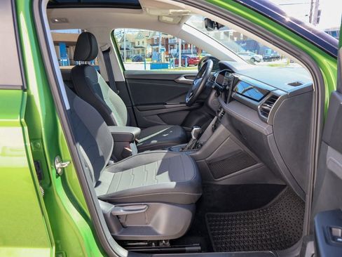 Certified 2025 Volkswagen Taos SE image 27