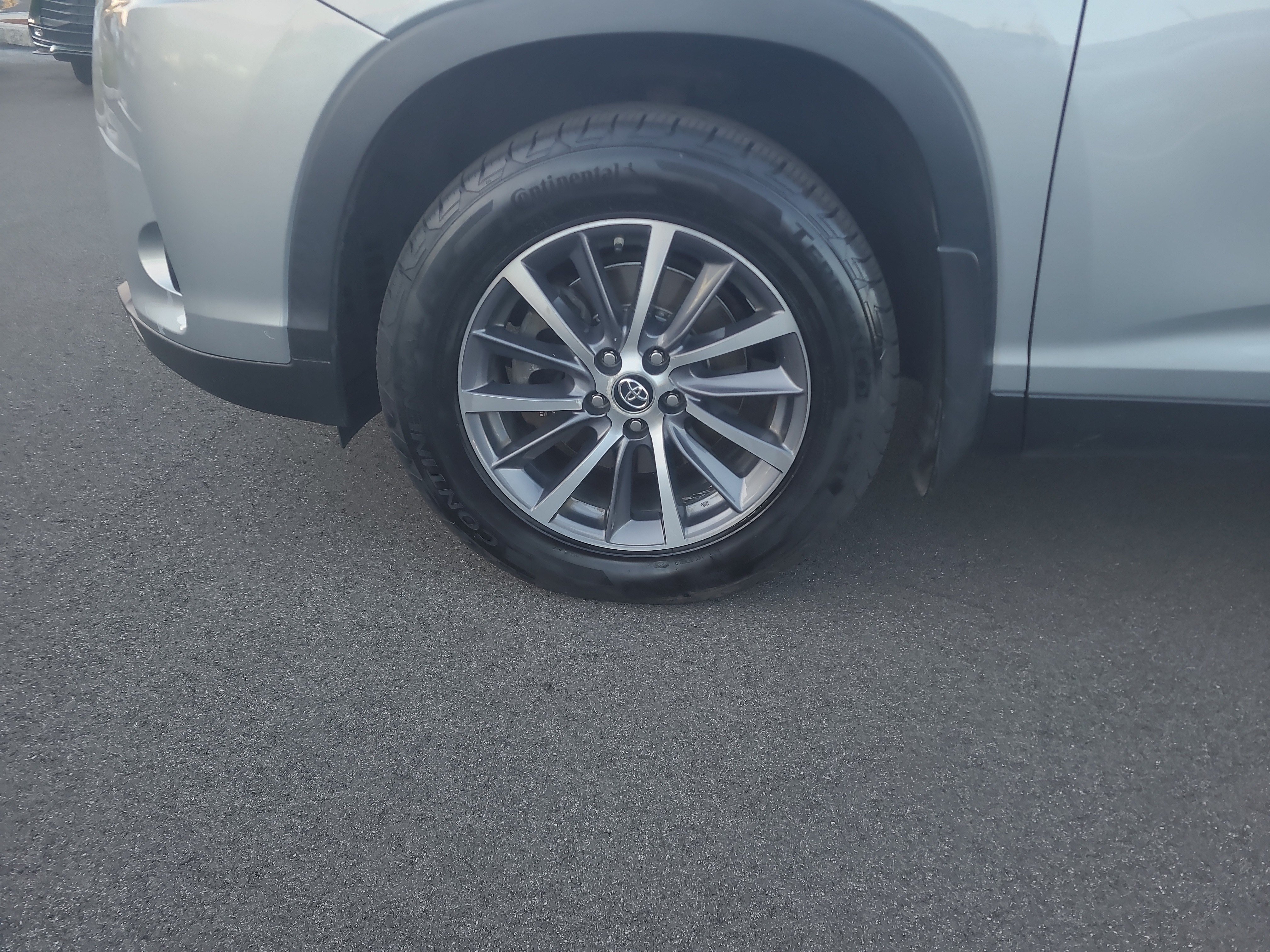 Used 2019 Toyota Highlander XLE AWD/4WD image 9