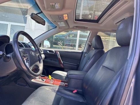 Used 2013 Toyota Highlander Limited AWD/4WD image 7