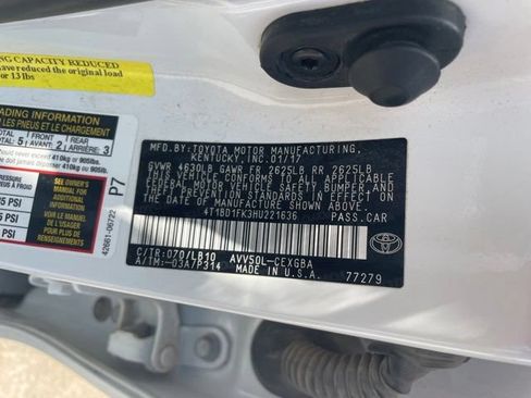 Used 2017 Toyota Camry XLE w/ Moonroof Package FWD image 10