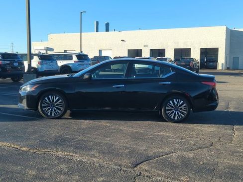 Used 2024 Nissan Altima 2.5 SV image 6