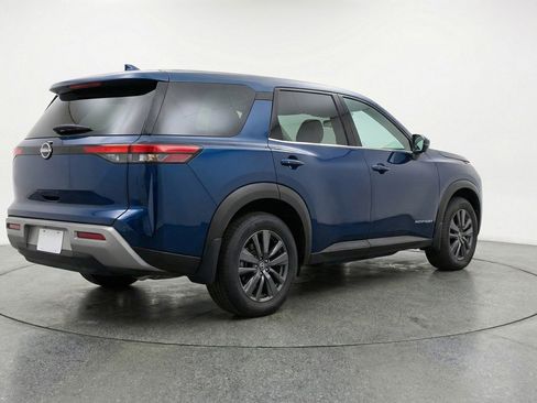 Used 2025 Nissan Pathfinder SV image 9