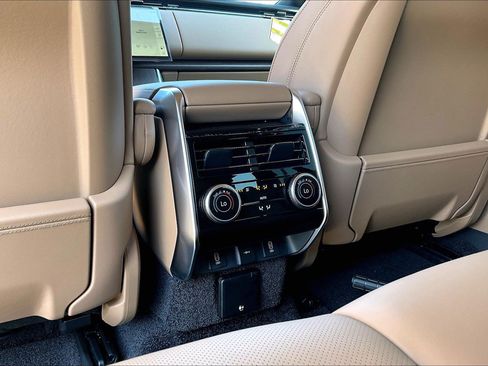 New 2026 Land Rover Range Rover Long Wheelbase SE AWD/4WD image 25