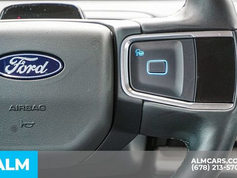 Used 2025 Ford Expedition Active AWD/4WD image 32