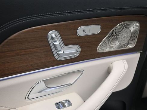 Used 2026 Mercedes-Benz GLS 450 4MATIC image 27