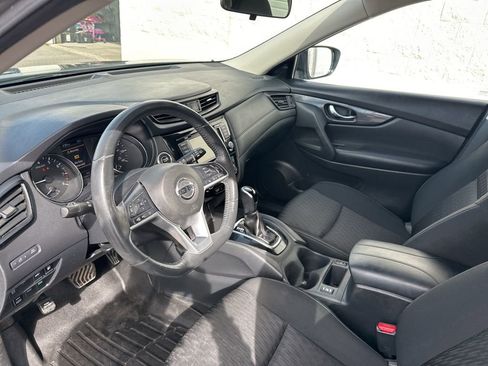 Used 2018 Nissan Rogue SV image 11