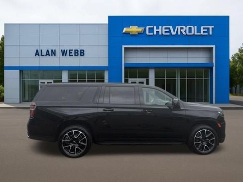 Used 2024 Chevrolet Suburban RST w/ Sport Performance Package AWD/4WD image 2