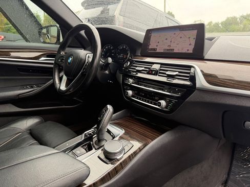 Used 2019 BMW 530i w/ Convenience Package RWD image 18