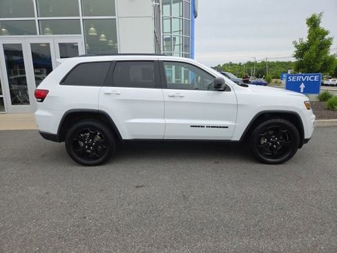 Used 2018 Jeep Grand Cherokee Laredo AWD/4WD image 10