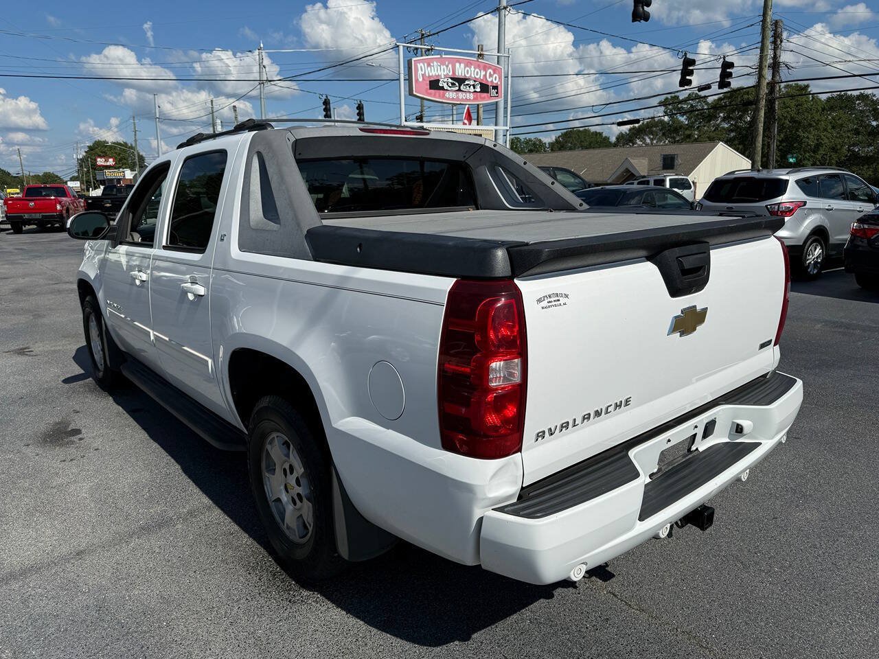 Used 2011 Chevrolet Avalanche LT w/ Luxury Package AWD/4WD image 6