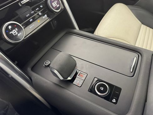 Used 2021 Land Rover Discovery S R-Dynamic image 25