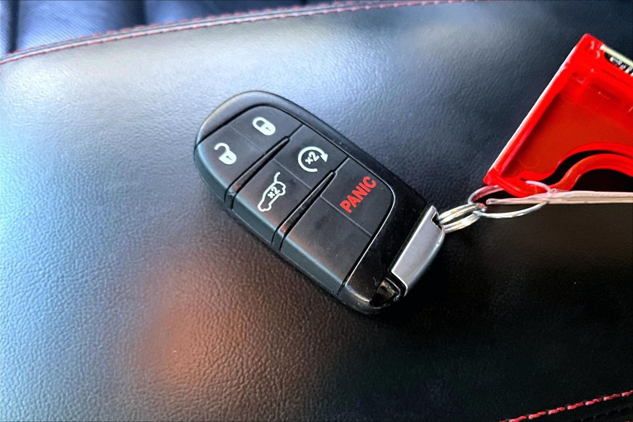 Used 2019 Jeep Grand Cherokee Trailhawk w/ Trailhawk Luxury Group AWD/4WD image 35