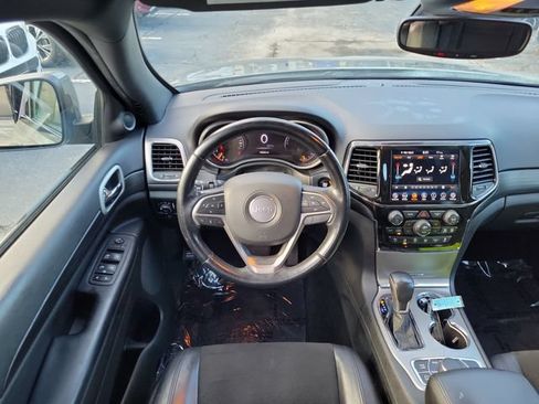 Used 2022 Jeep Grand Cherokee Laredo AWD/4WD image 12