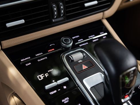 Certified 2023 Porsche Cayenne AWD/4WD image 25